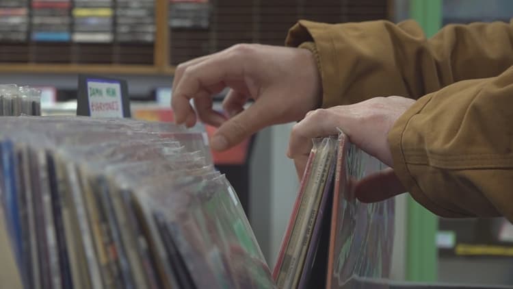 Vinyl, books, and VCRs: Mainers look to disconnect from modern tech